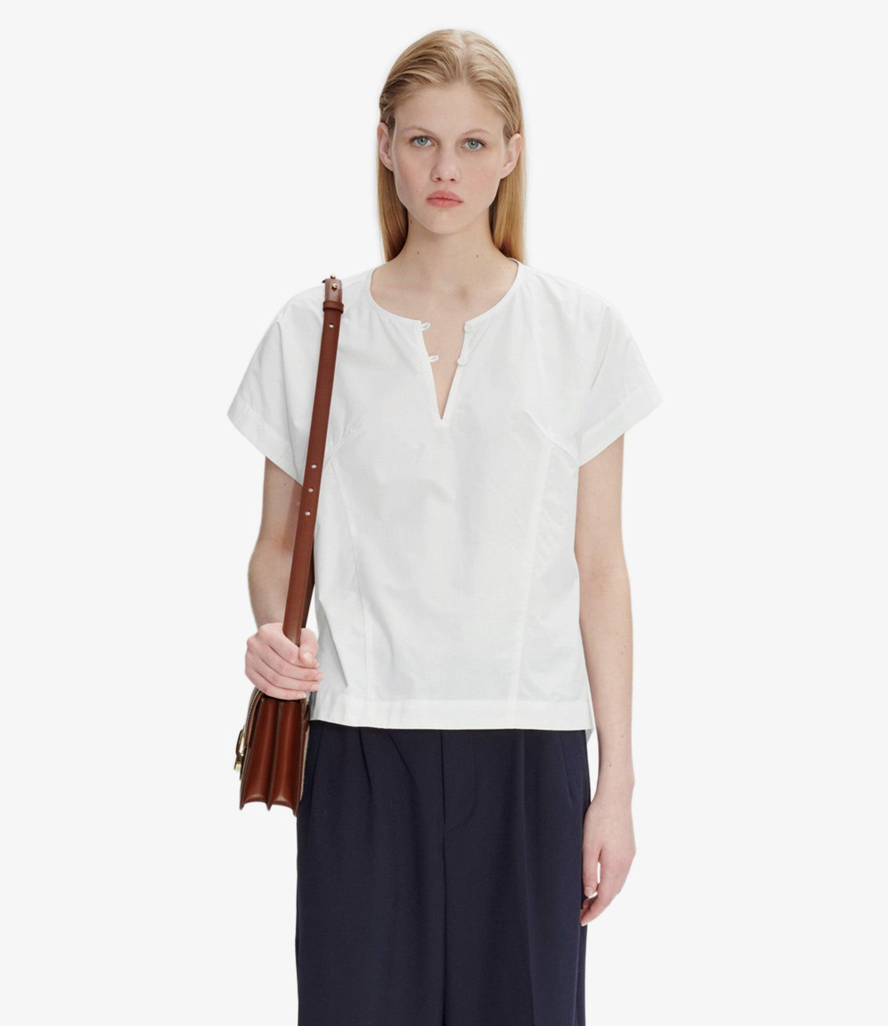 Carmenta blouse Female Product Image