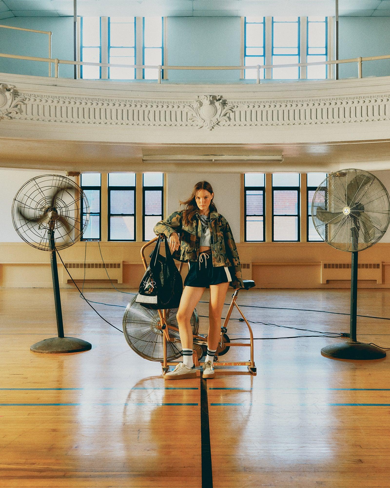 GRUNGY BAG BLACK Female Product Image