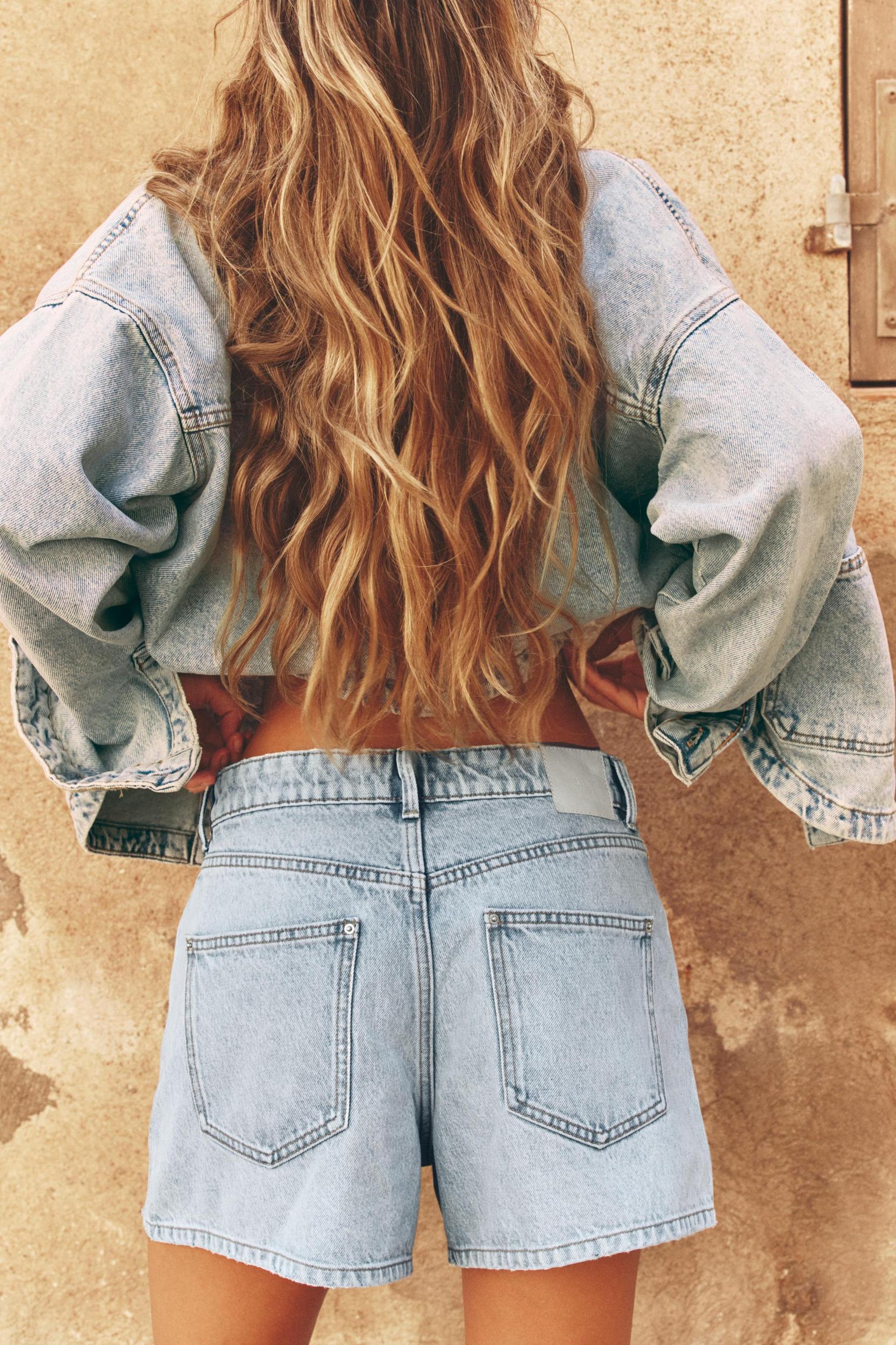 Z1975 MOM FIT MID-RISE SHORTS Product Image