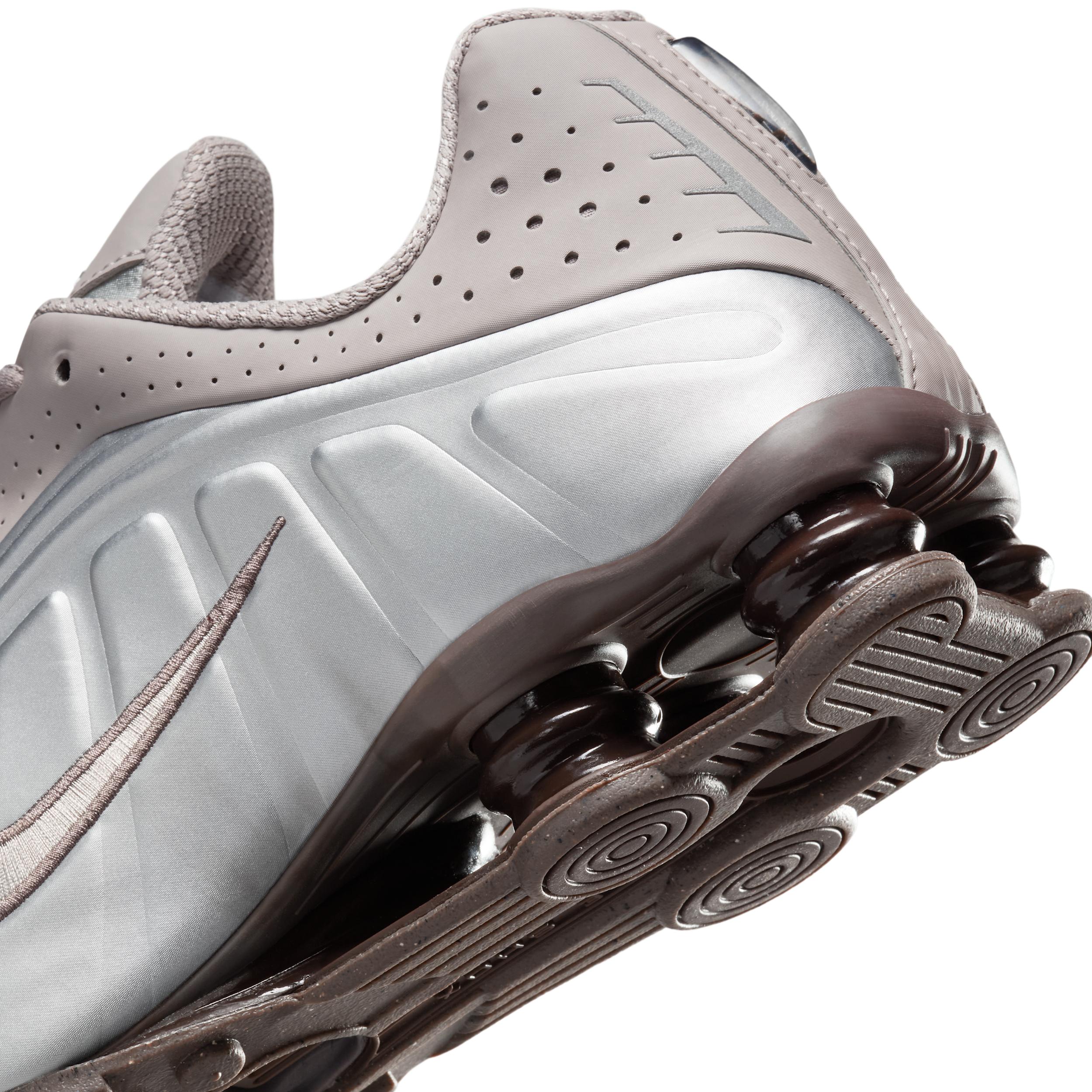 Nike Mens Shox R4 Shoes | HQ1988-400 Product Image