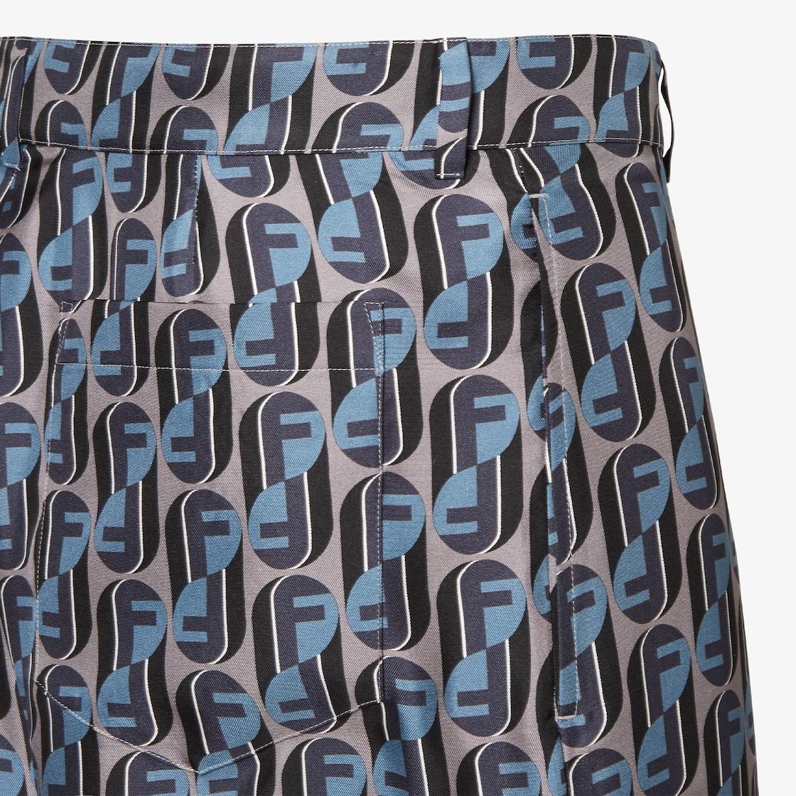 Bermudas Blue printed silk shorts Product Image