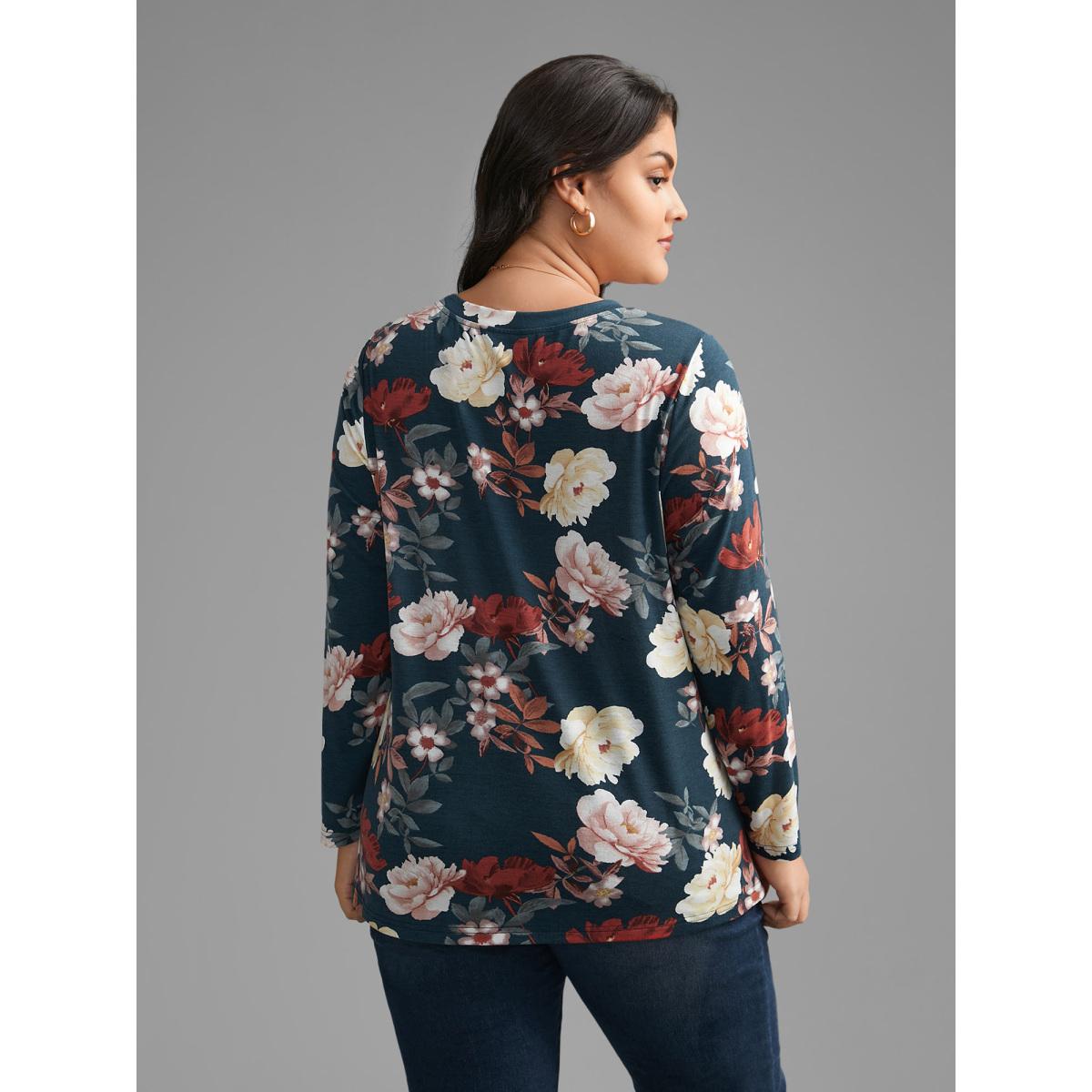 Plus Size Floral Crew Neck Twist Front T-shirt Multicolor Women Elegant Twist Natural Flowers Round Neck Everyday T-shirts BloomChic 22-24/3X Product Image