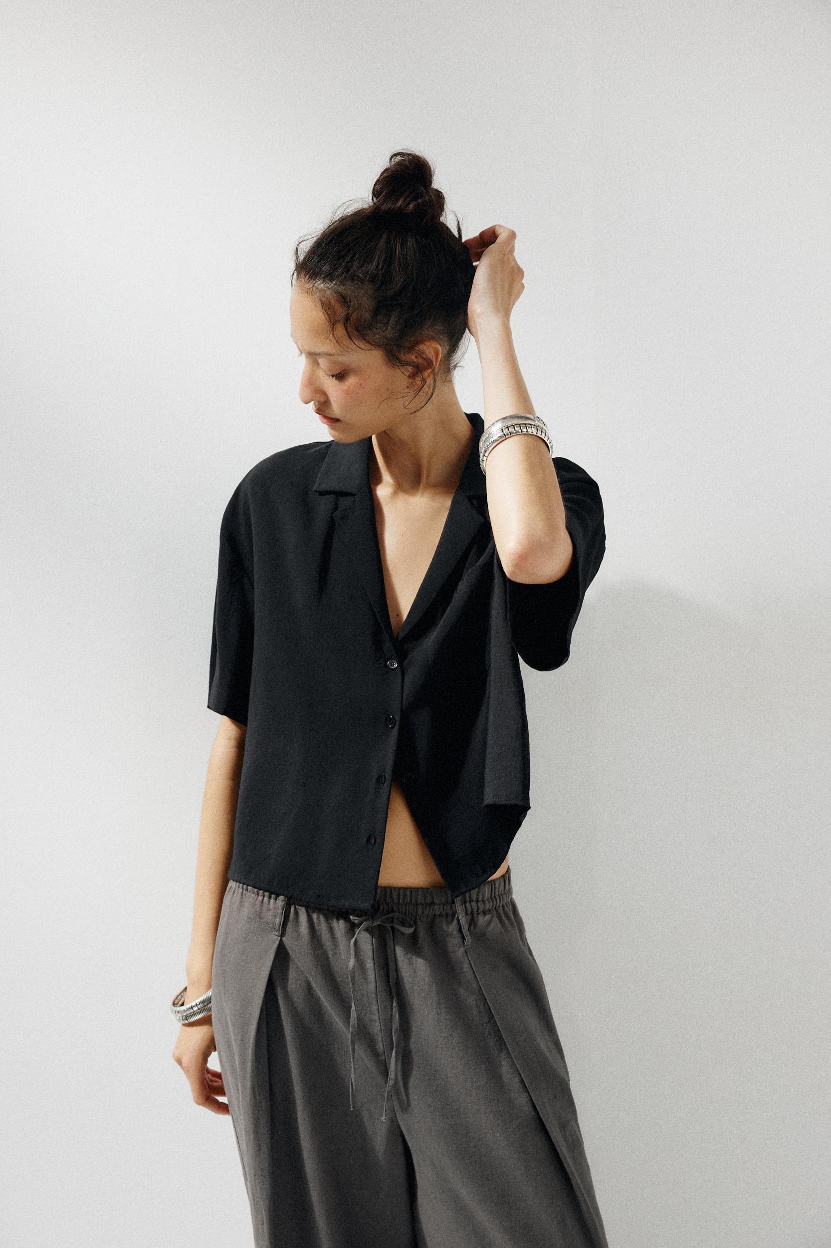 FLOWY POCKET SHIRT Product Image