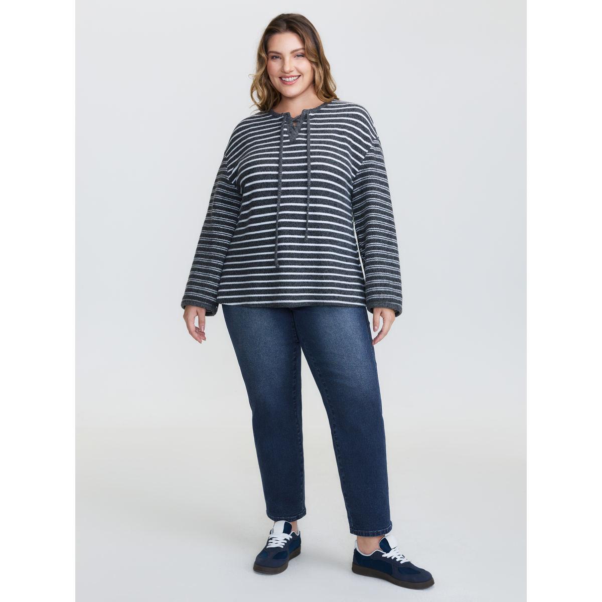 Plus Size Mid-Rise Boyfriend Jeans Women Bluevintage Leisure Topstitching High stretch Slanted pocket Jeans BloomChic 20/2X Product Image