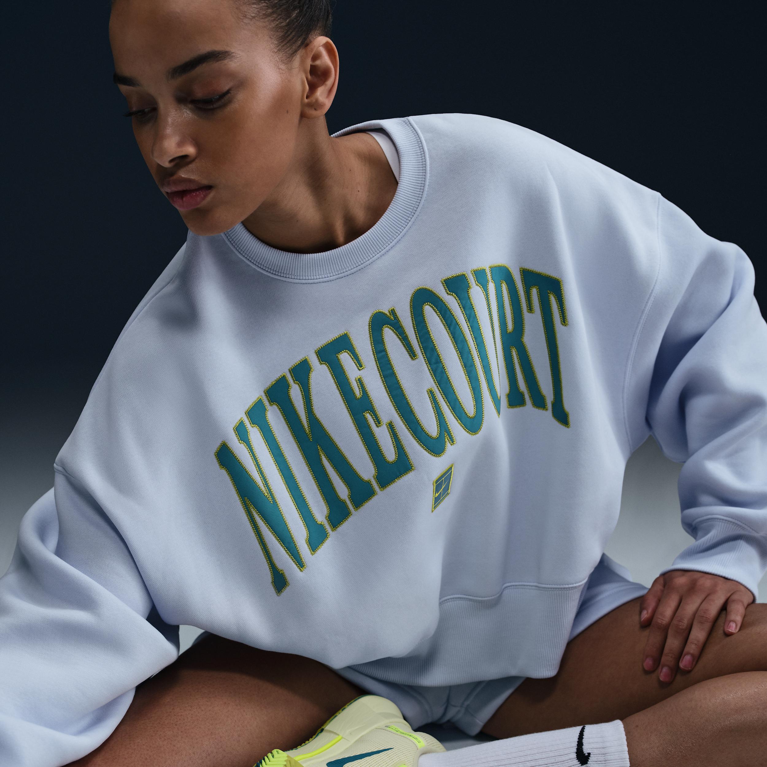 NikeCourt Phoenix Fleece Women's Over-Oversized Crew-Neck Tennis Sweatshirt Product Image