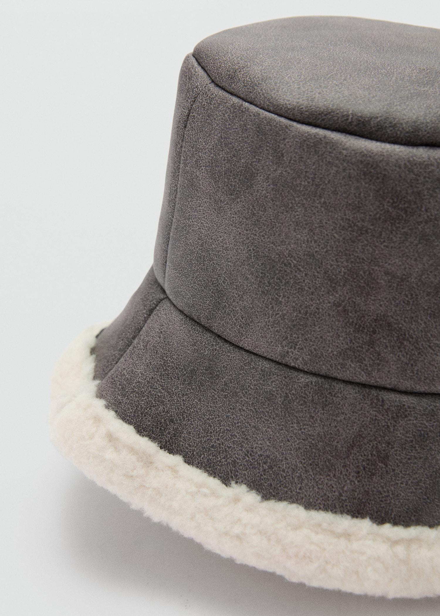 Shearling bucket hat - Women | MANGO USA Product Image