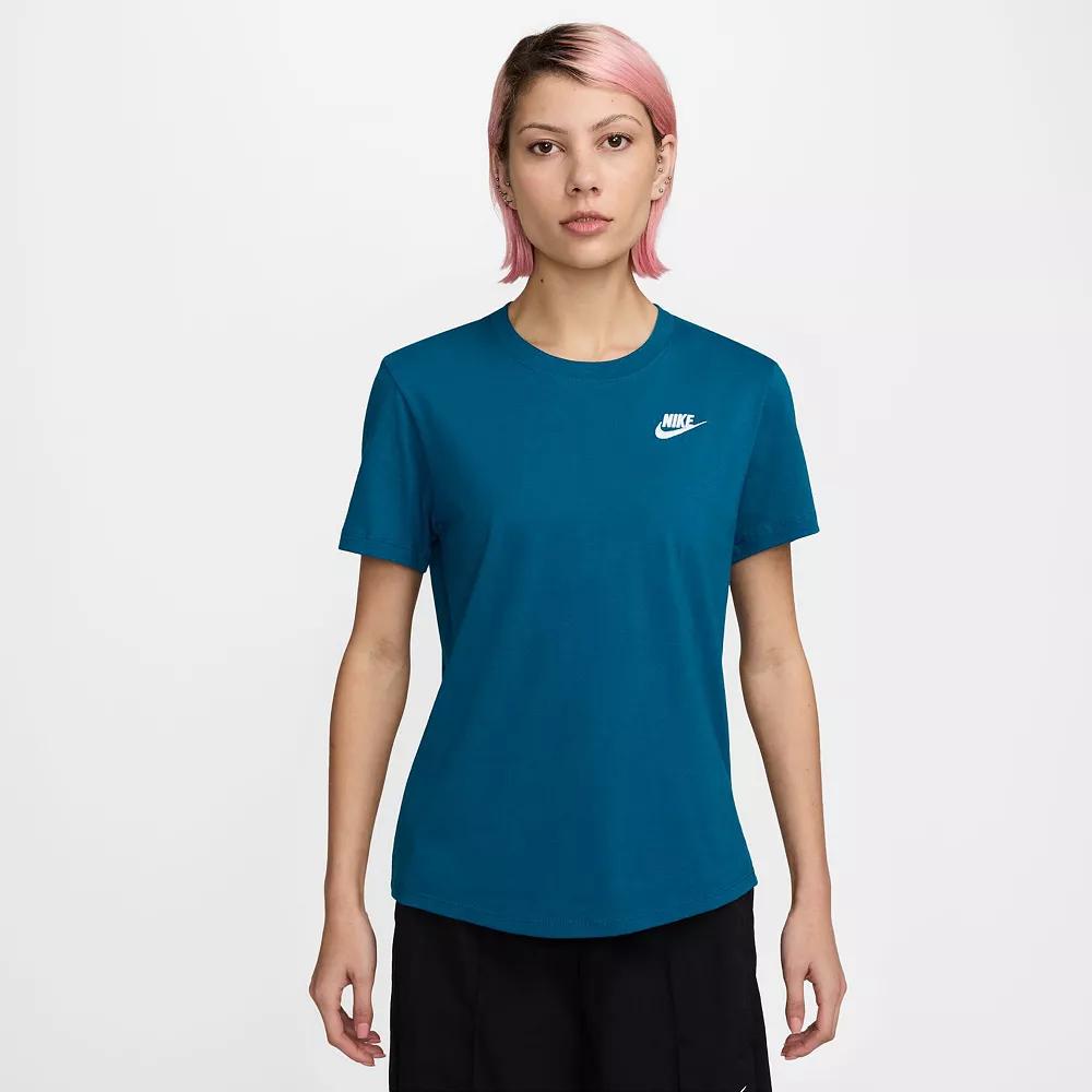Women's Nike Sportswear Club Essentials Tee,  Product Image