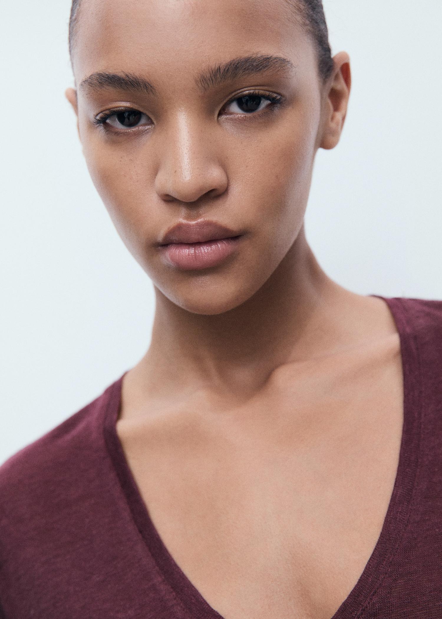 V-neck linen t-shirt - Women | MANGO USA Product Image