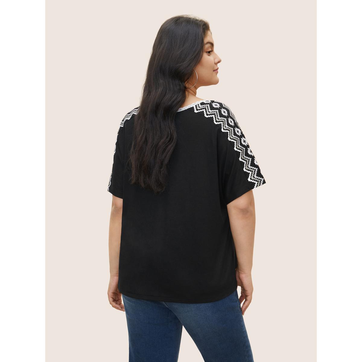 Plus Size Geometric Print Batwing Sleeve T-shirt Black Women Resort Plain V-neck Vacation T-shirts BloomChic 12/L Product Image
