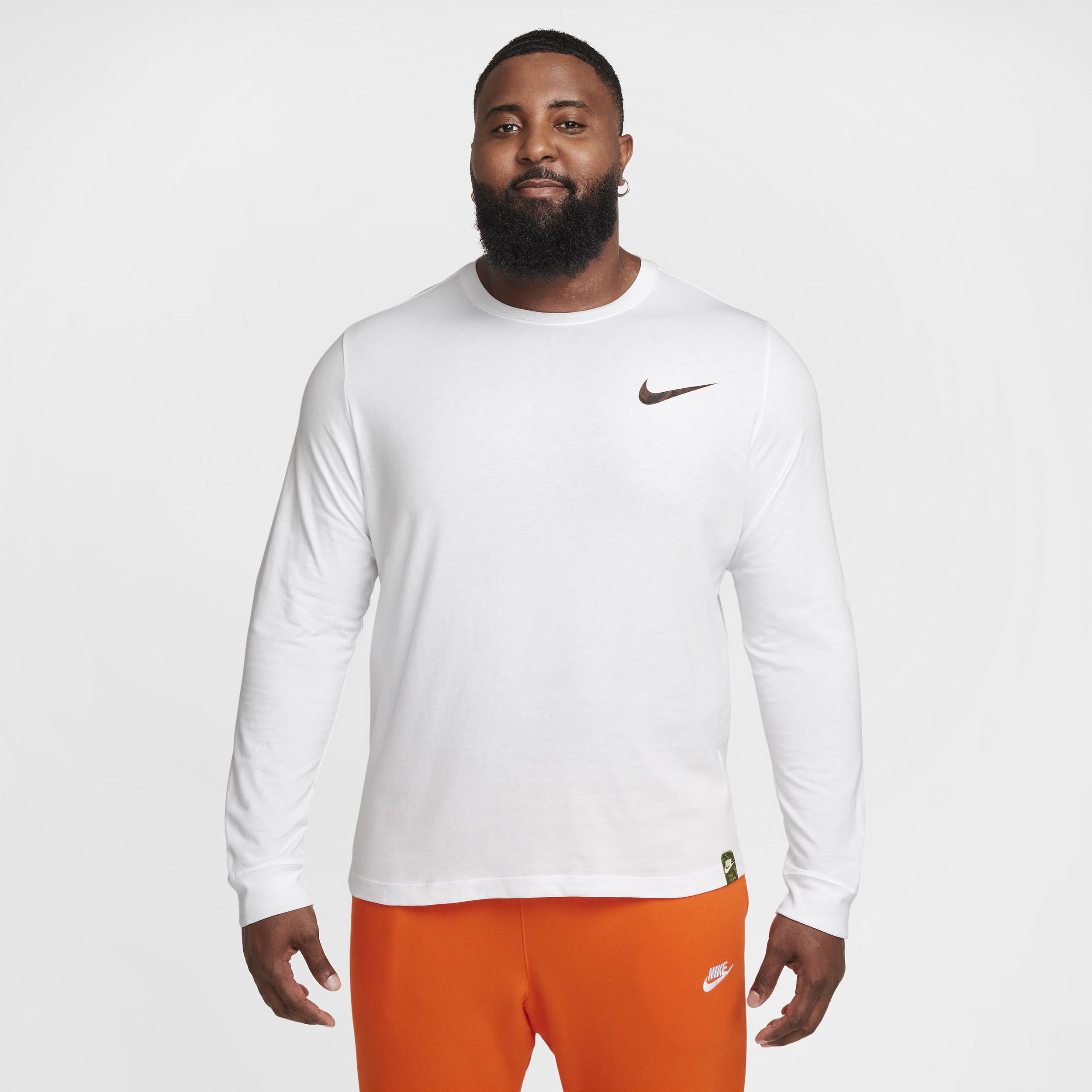 Nike Sportswear Club Long-Sleeve T-Shirt Product Image
