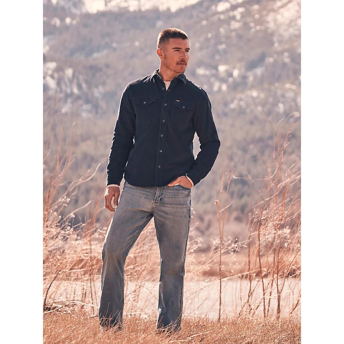 Men's Relaxed Bootcut Jean in Milo Product Image