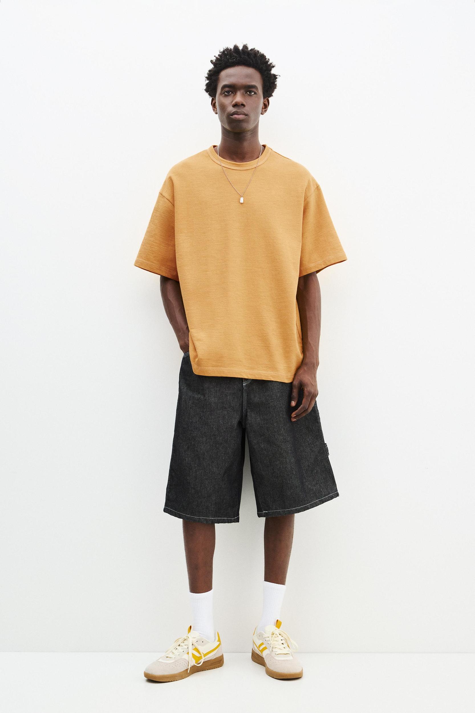 Short sleeve textured T-shirt Product Image