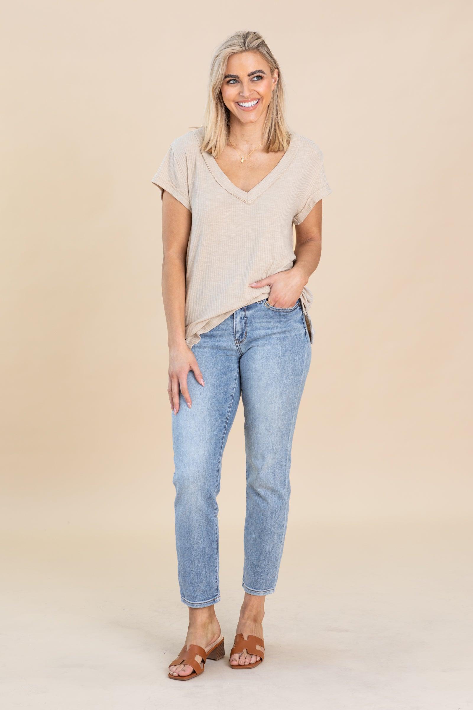 V-Neck Short Sleeve Solid Basic Knit Tops Product Image