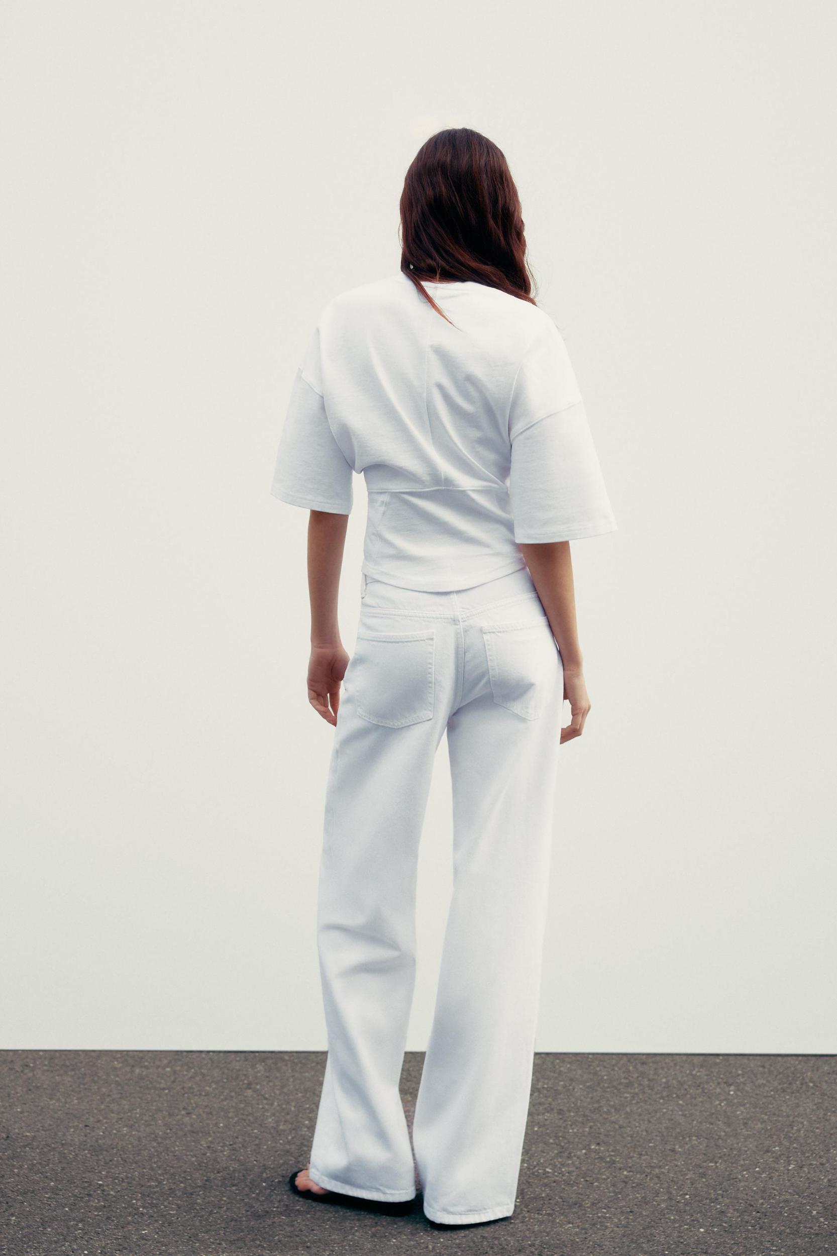 FITTED WAIST T-SHIRT Product Image