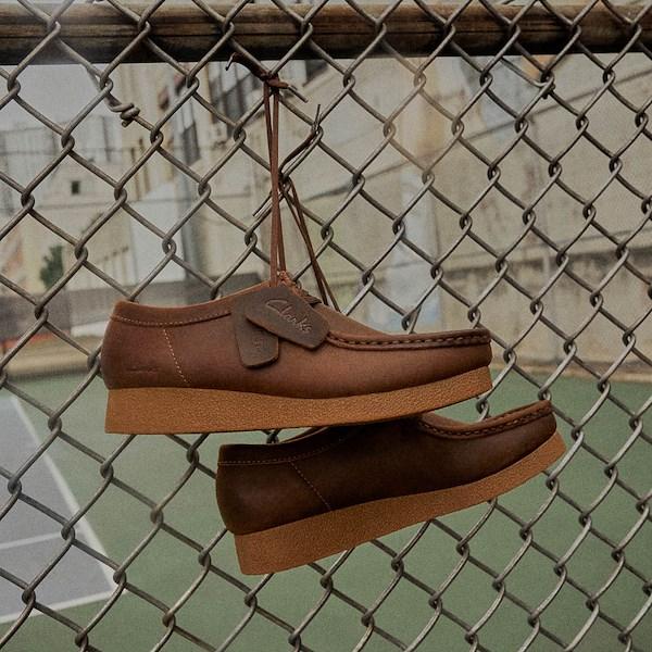 Mens Clarks Wallabee EVO Chukka Boot - Beeswax Product Image