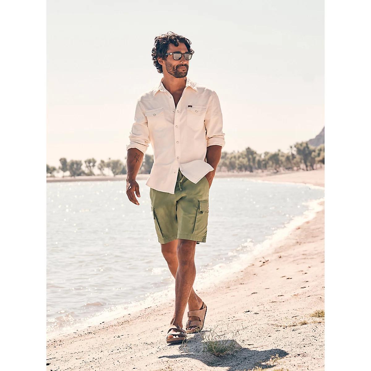 Men's Cargo Pull On Short in Prairie Sand Product Image