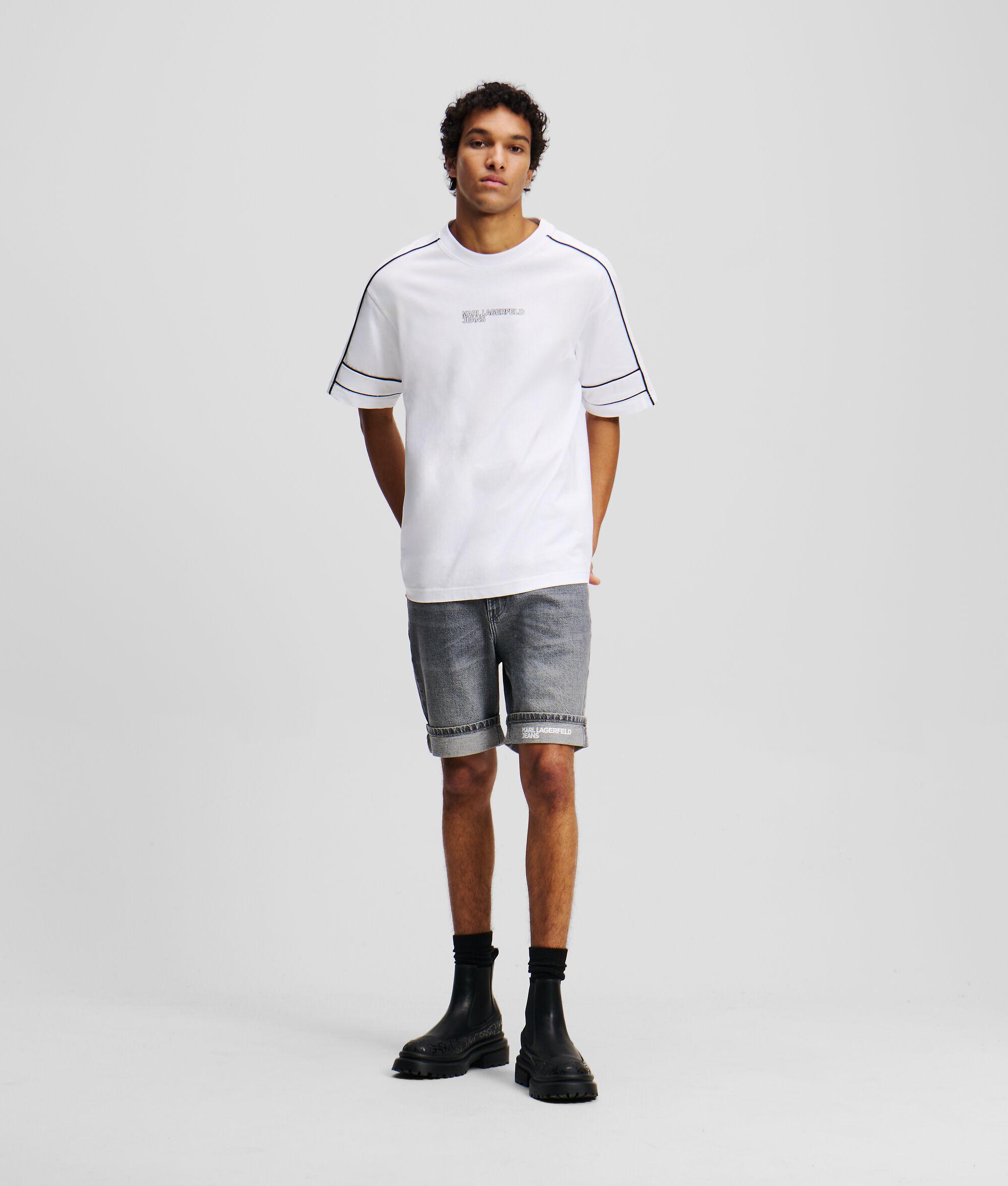 SLIM SHORTS Product Image