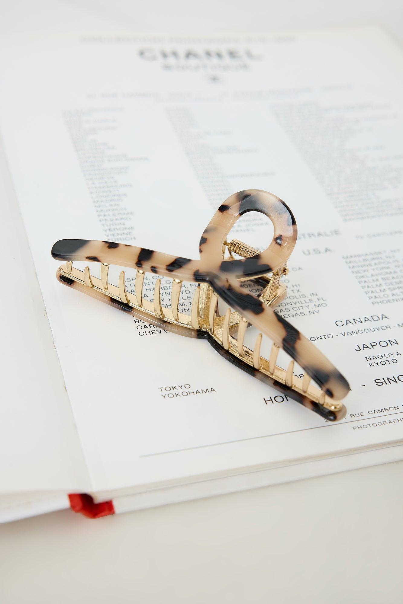 Vivi Claw Clip Tortoiseshell Product Image