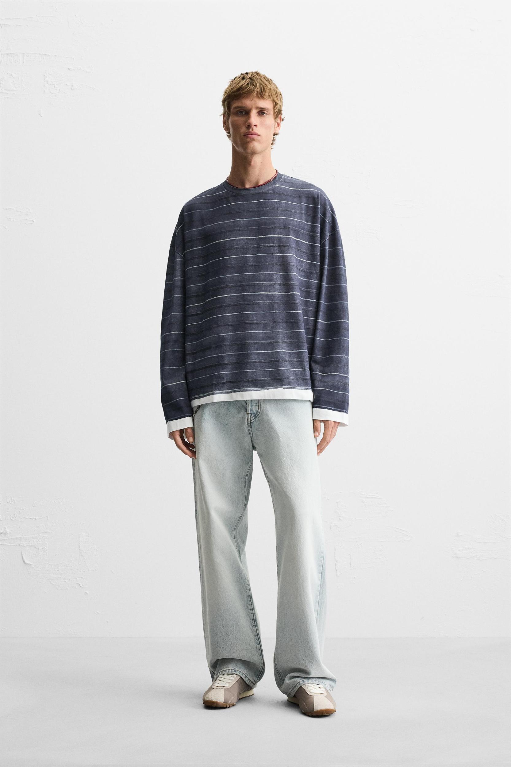 STRIPE PRINT T-SHIRT Product Image