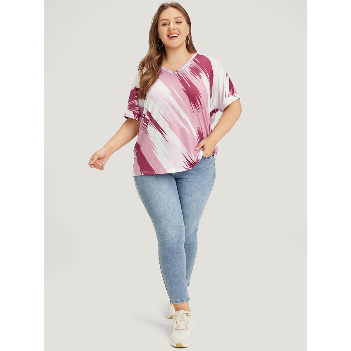 Plus Size Brush Print Contrast Batwing Sleeve Ombre T-shirt Multicolor Women Casual Contrast Ombre V-neck Dailywear T-shirts BloomChic 28/5X Product Image