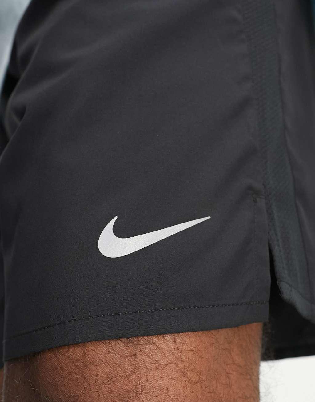 Nike Running Dri-FIT Challenger 7-inch shorts in black Product Image