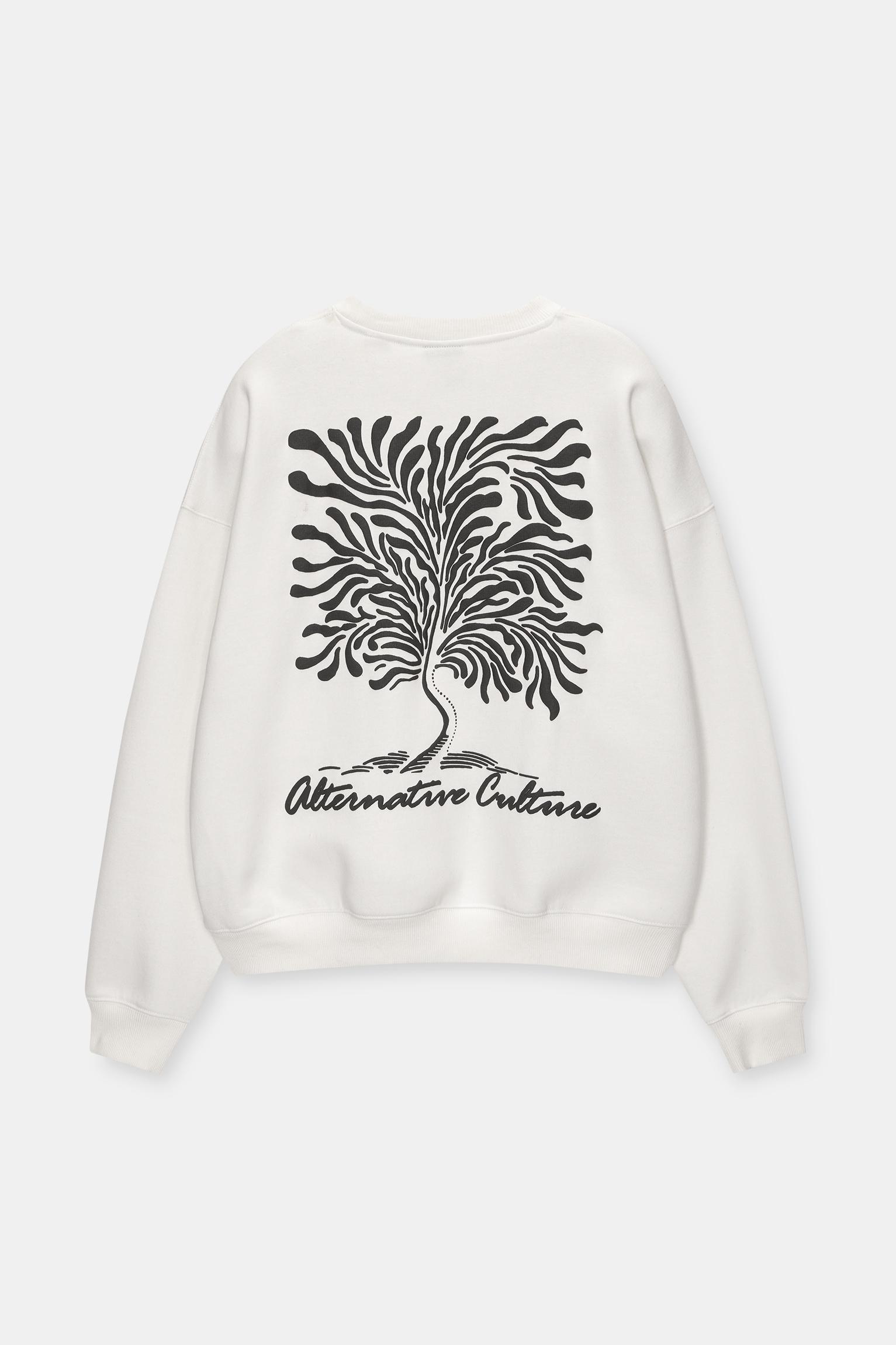 Boxy fit sweatshirt with tree on the back Product Image