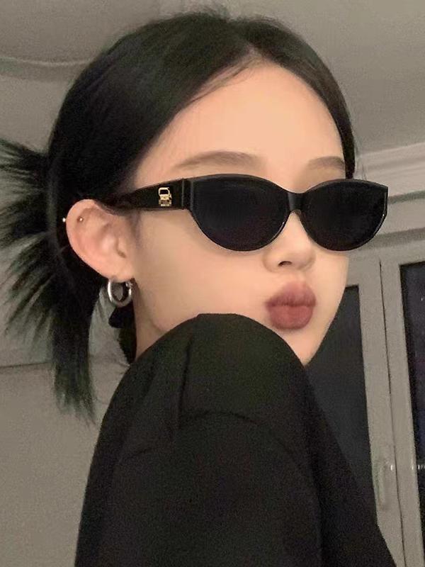 Sun-Protection Geometric Sunglasses Accessories Product Image