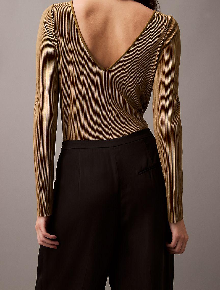 Plisse Low Back Slim T-Shirt Product Image