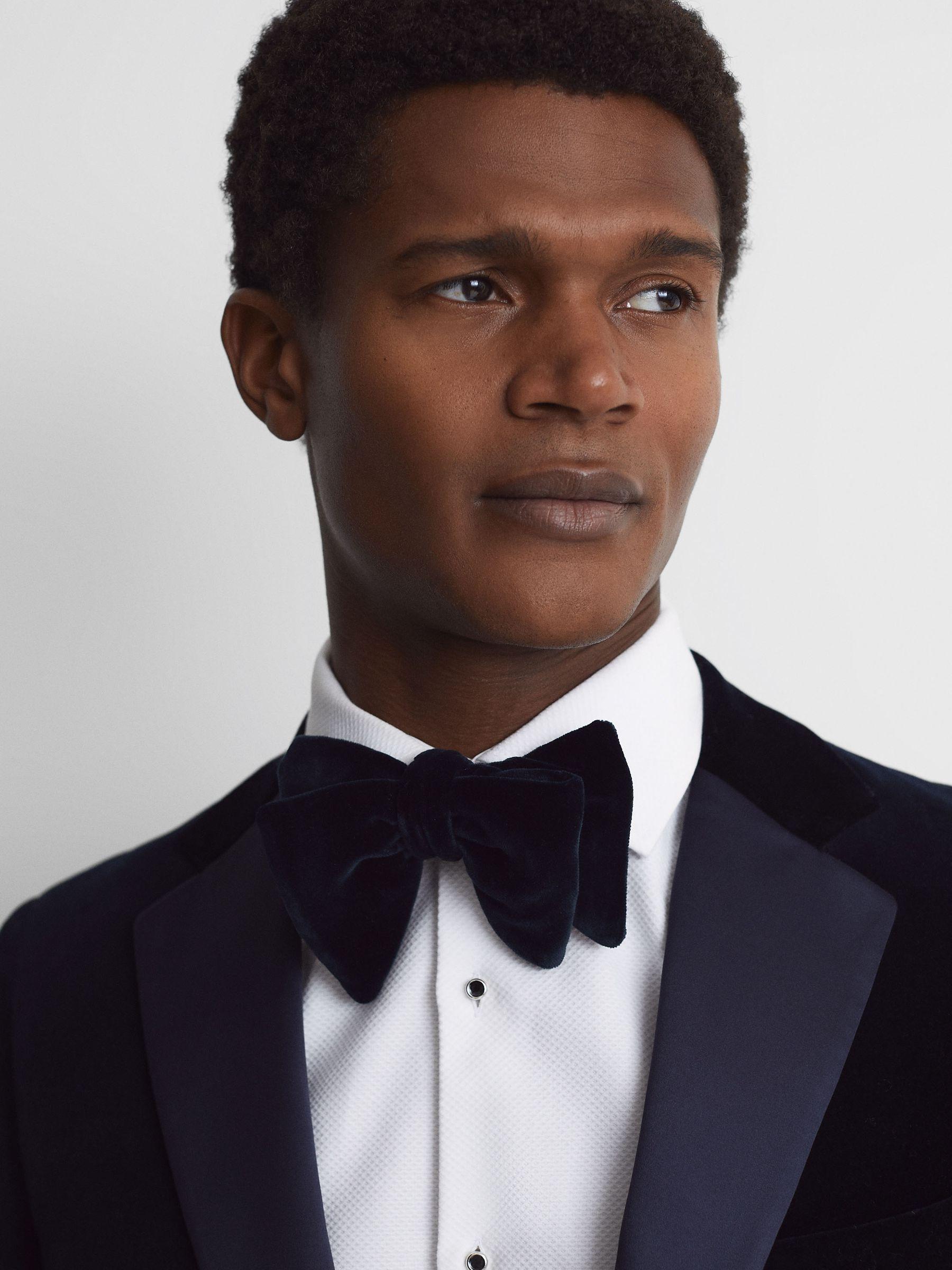Velvet Bow Tie in Navy Product Image