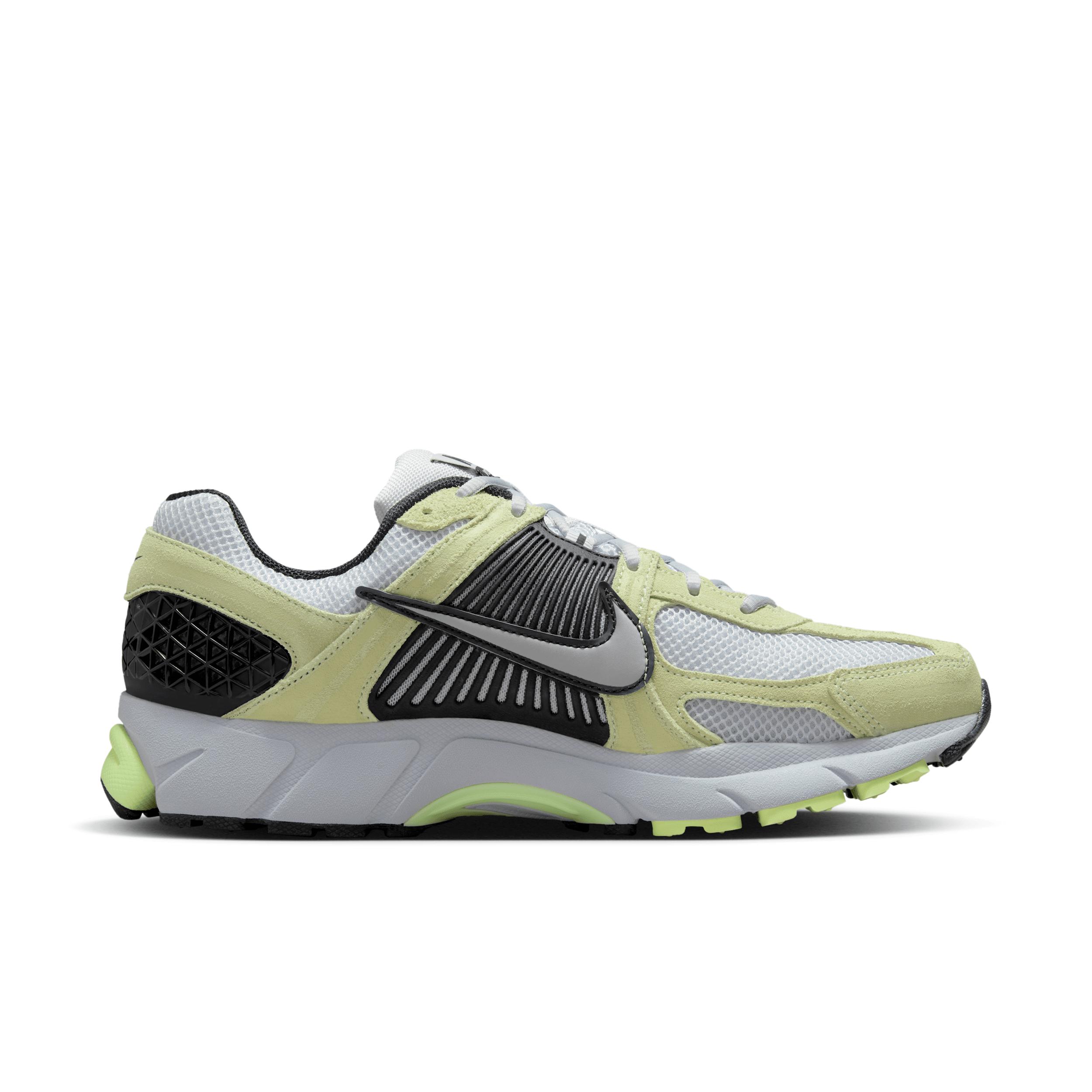 Nike Men's Zoom Vomero 5 Shoes Product Image