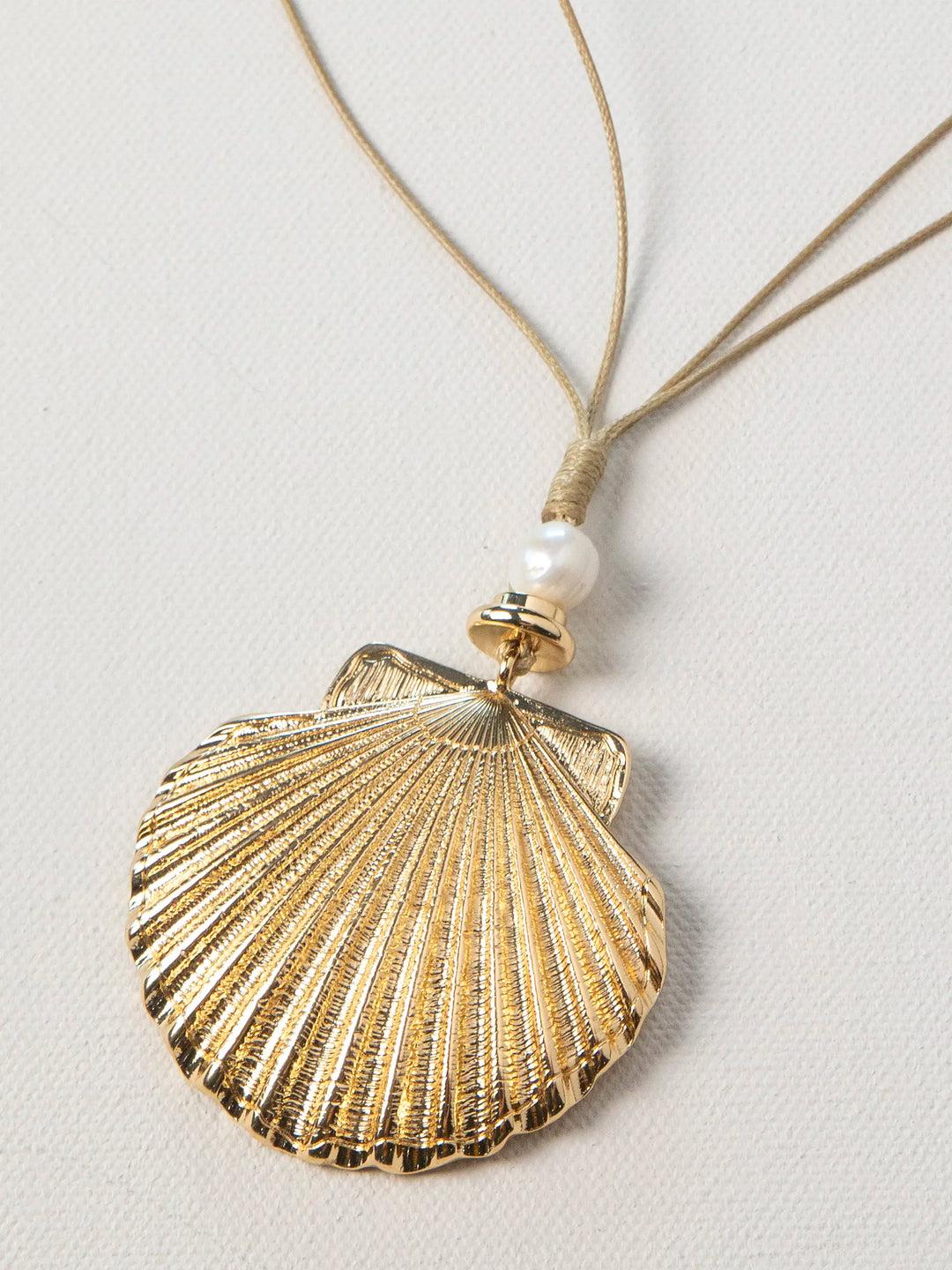 Gold Shell Necklace Product Image