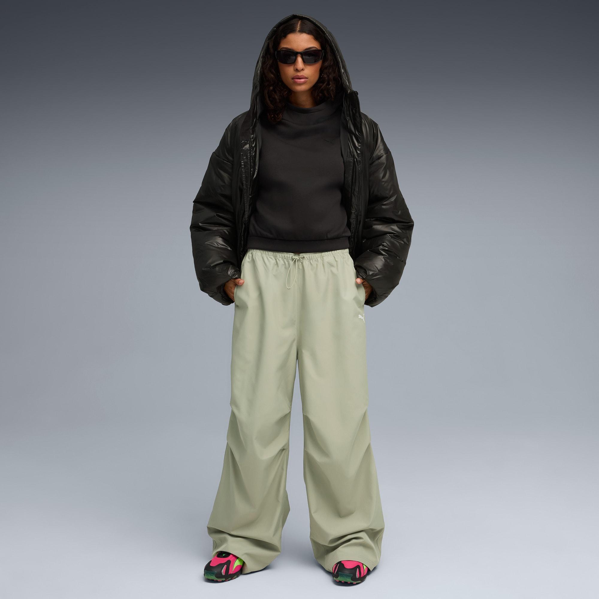 WARDROBE ESS Parachute Pants Women Product Image