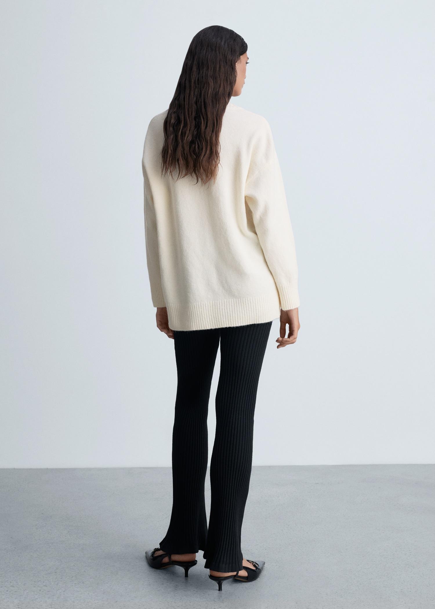 Oversized V-neck sweater - Women | MANGO USA Product Image