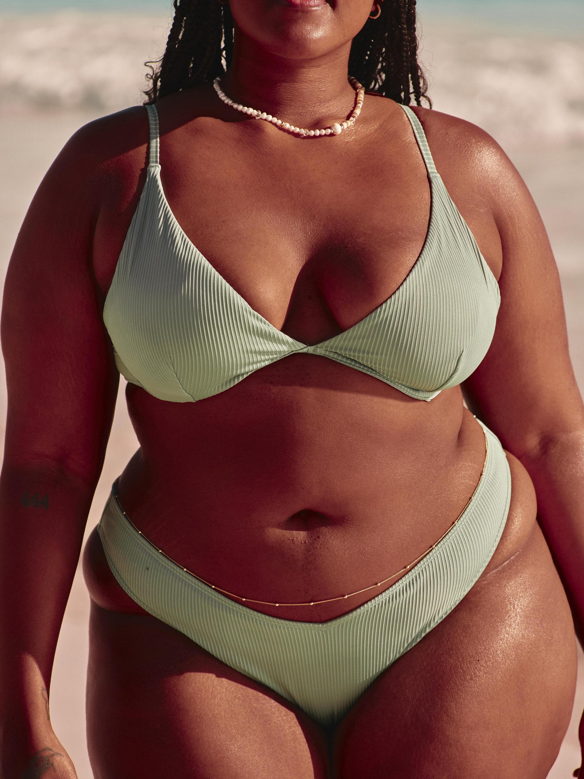 Ribbed Plunge Underwire Bikini Top Product Image