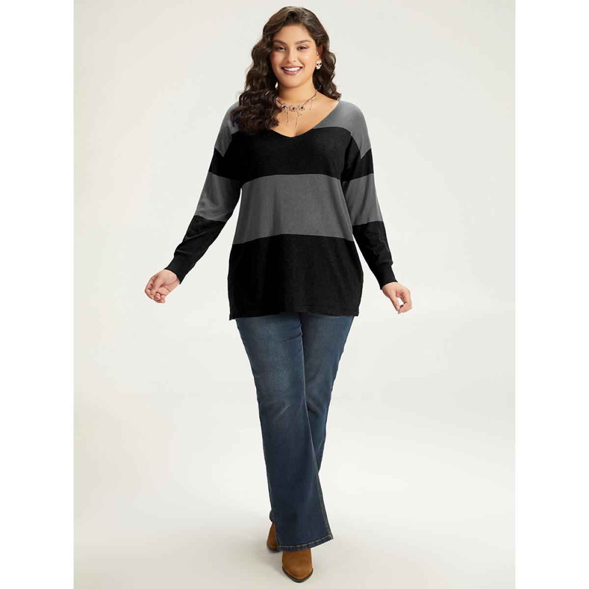 Plus Size Halloween Supersoft Essentials Colorblock Contrast Elastic Cuffs Pullover Gray Women Casual Loose Long Sleeve V-neck Everyday Pullovers BloomChic 26/4X Product Image