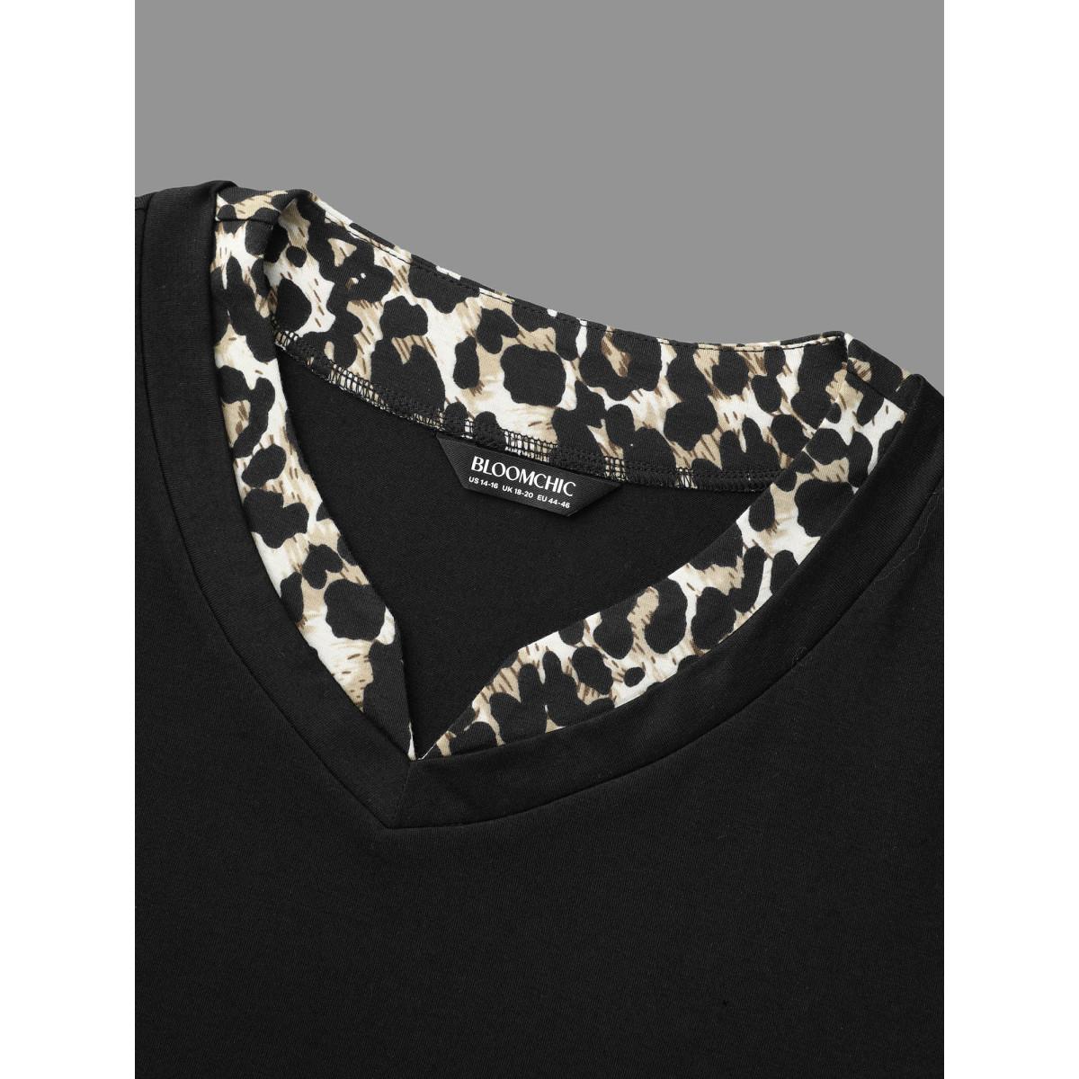Plus Size Contrast Patchwork Leopard Stretchy T-shirt Black Women Casual Contrast Notched collar Everyday T-shirts BloomChic 28/5X Product Image