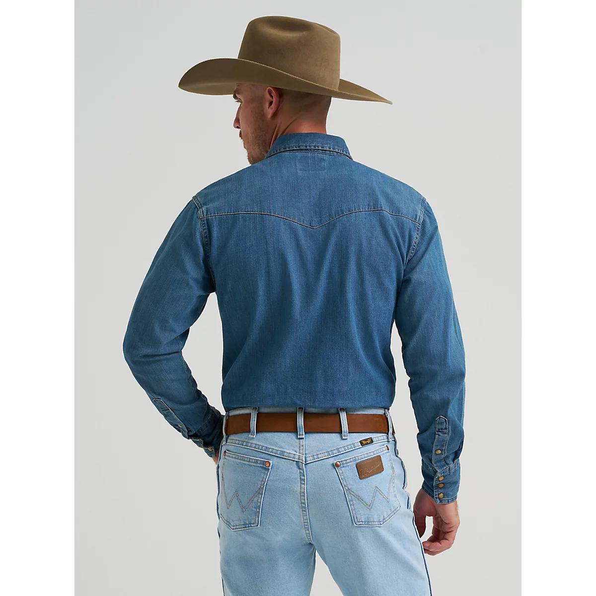 Men's Wrangler® Classic Denim Western Snap Shirt in Light Wash Product Image