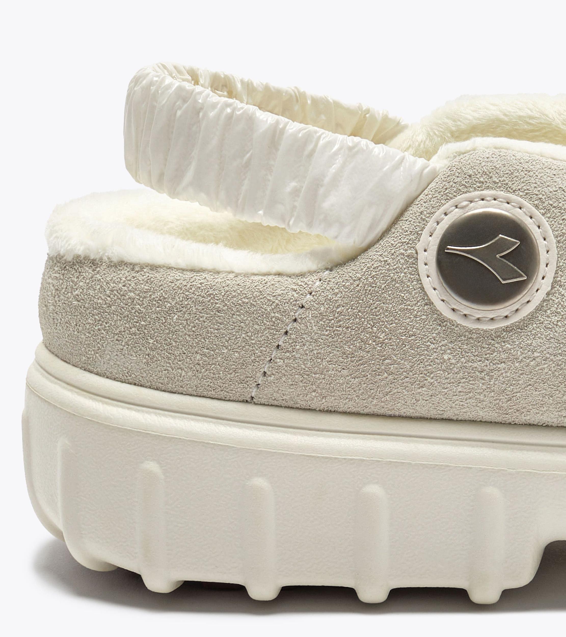 L. WINTER SABOT Product Image