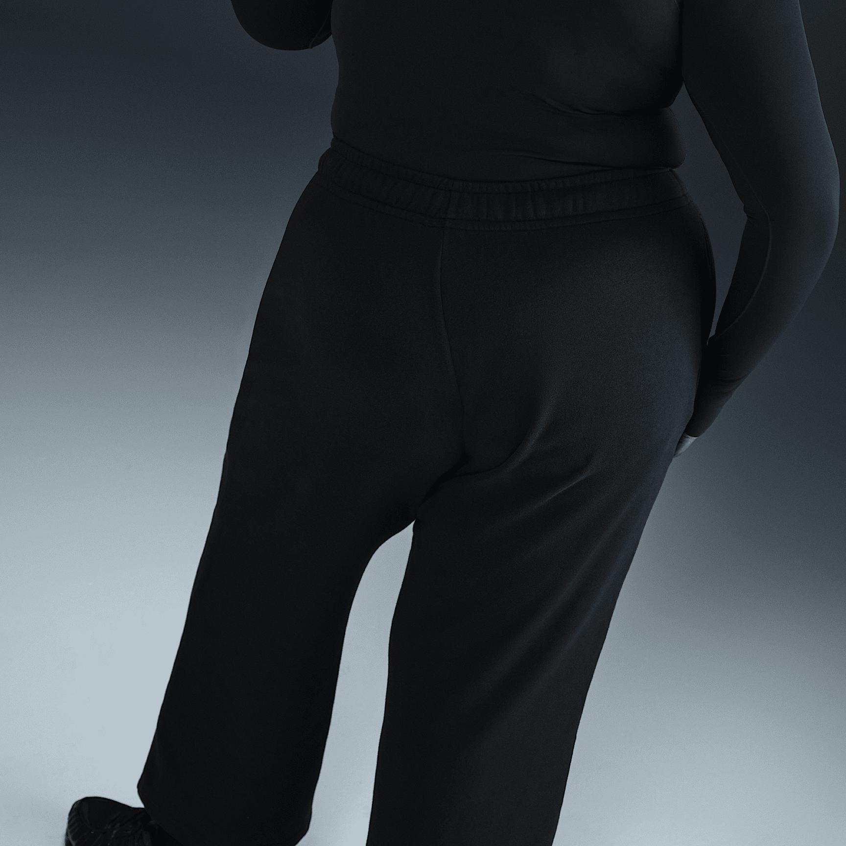 Women's Nike Sportswear Club Fleece Mid-Rise Wide-Leg Graphic Pants (Plus Size) Product Image