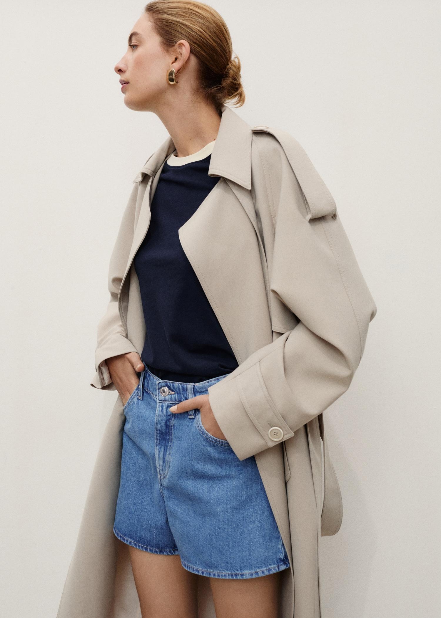 High-waisted straight-fit denim shorts - Women | MANGO USA Product Image