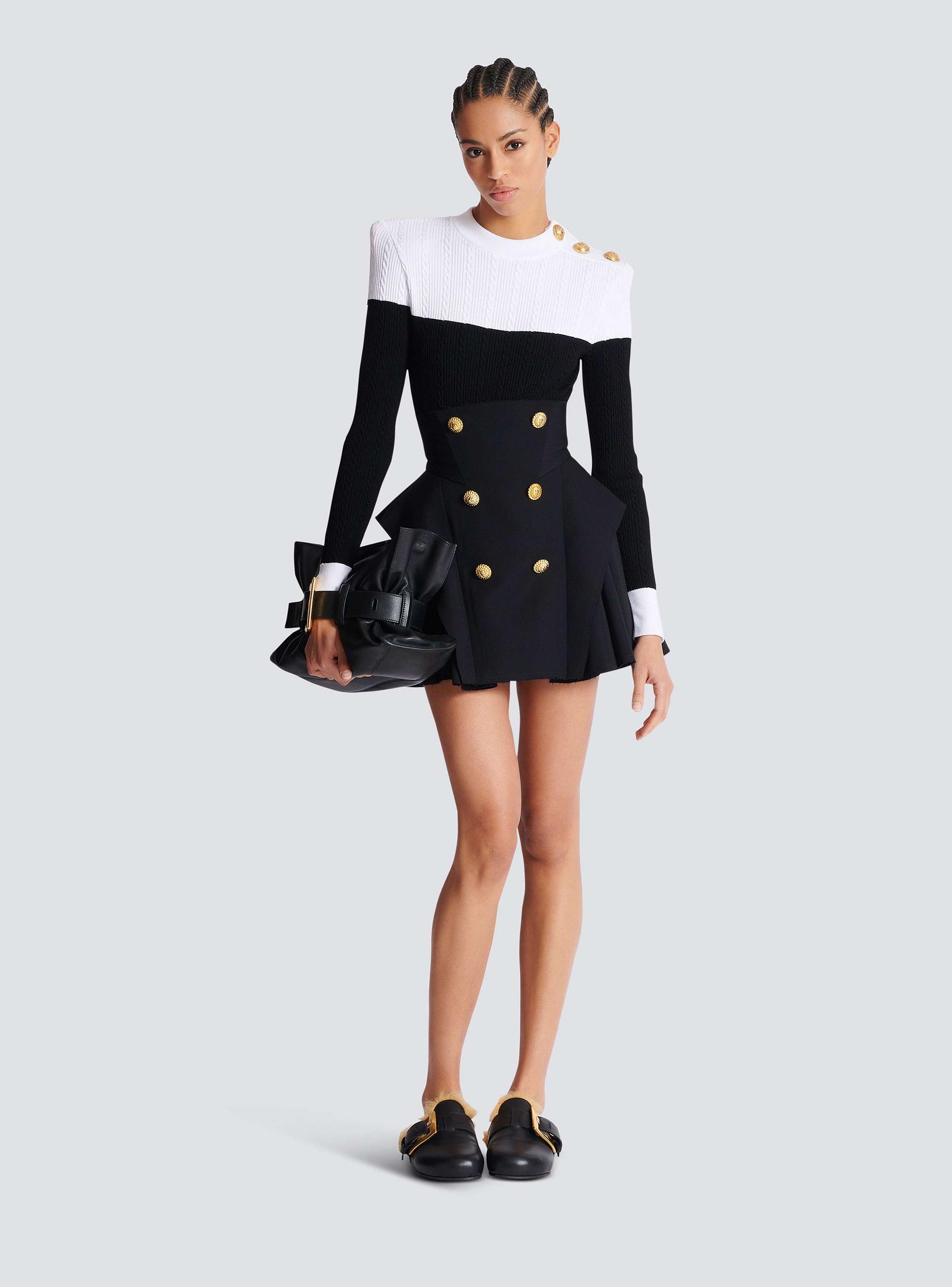 Long-sleeved two-tone knit top Product Image