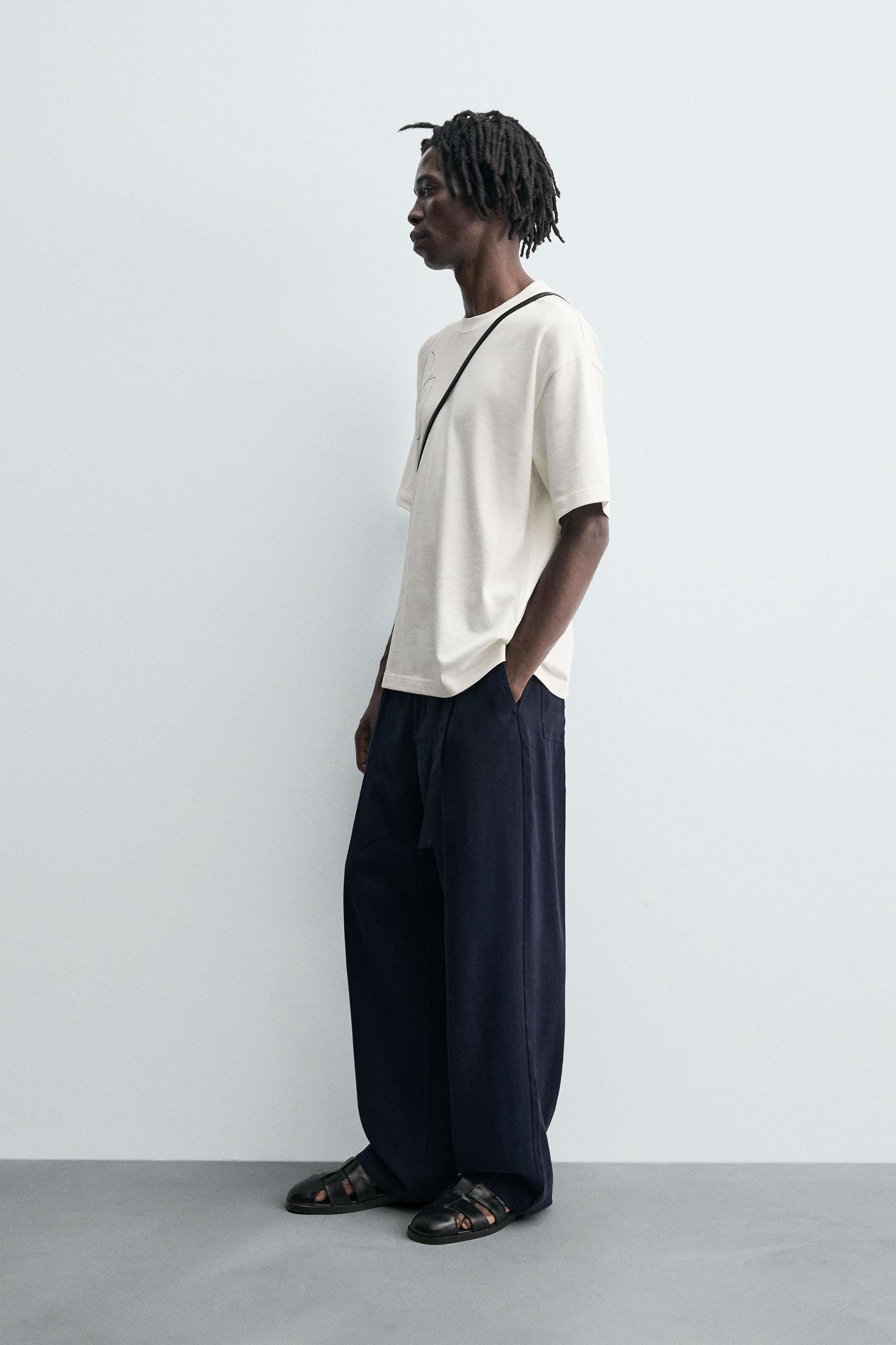 EMBROIDERED PHOTO PRINT T-SHIRT Product Image