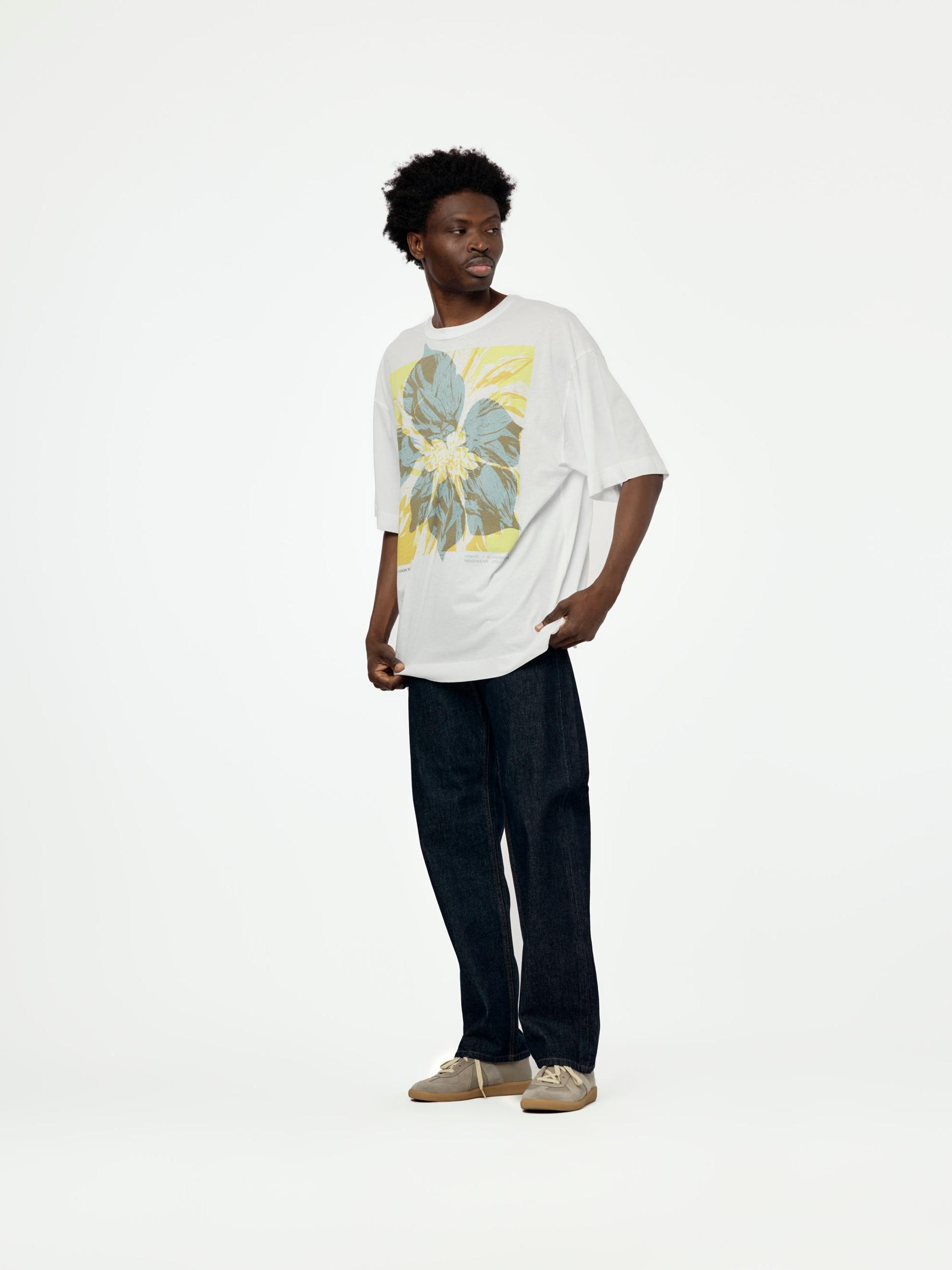 Huin S/S T-Shirt (White) Product Image