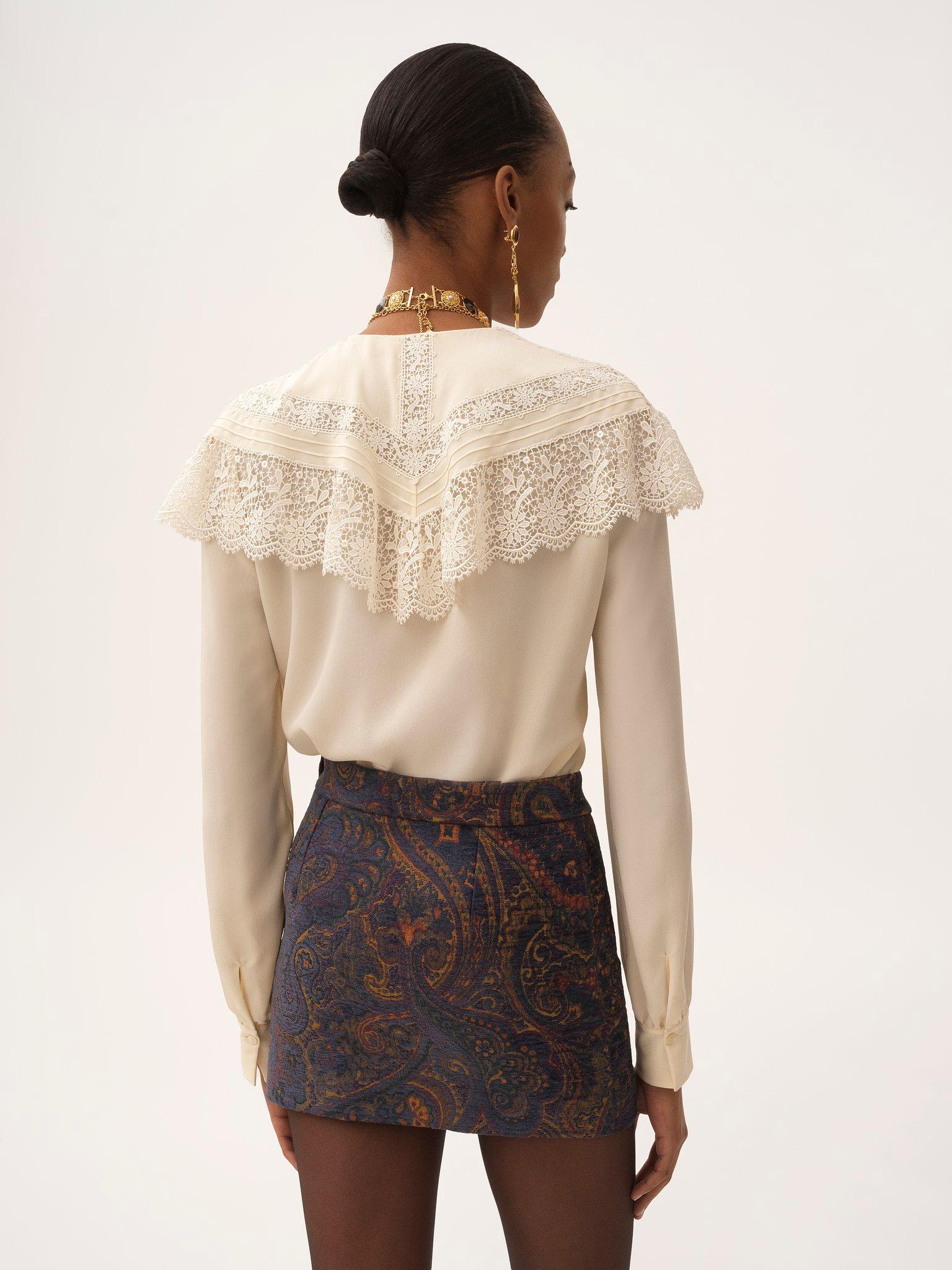 Gathered blouse in crêpe de chine & lace Product Image