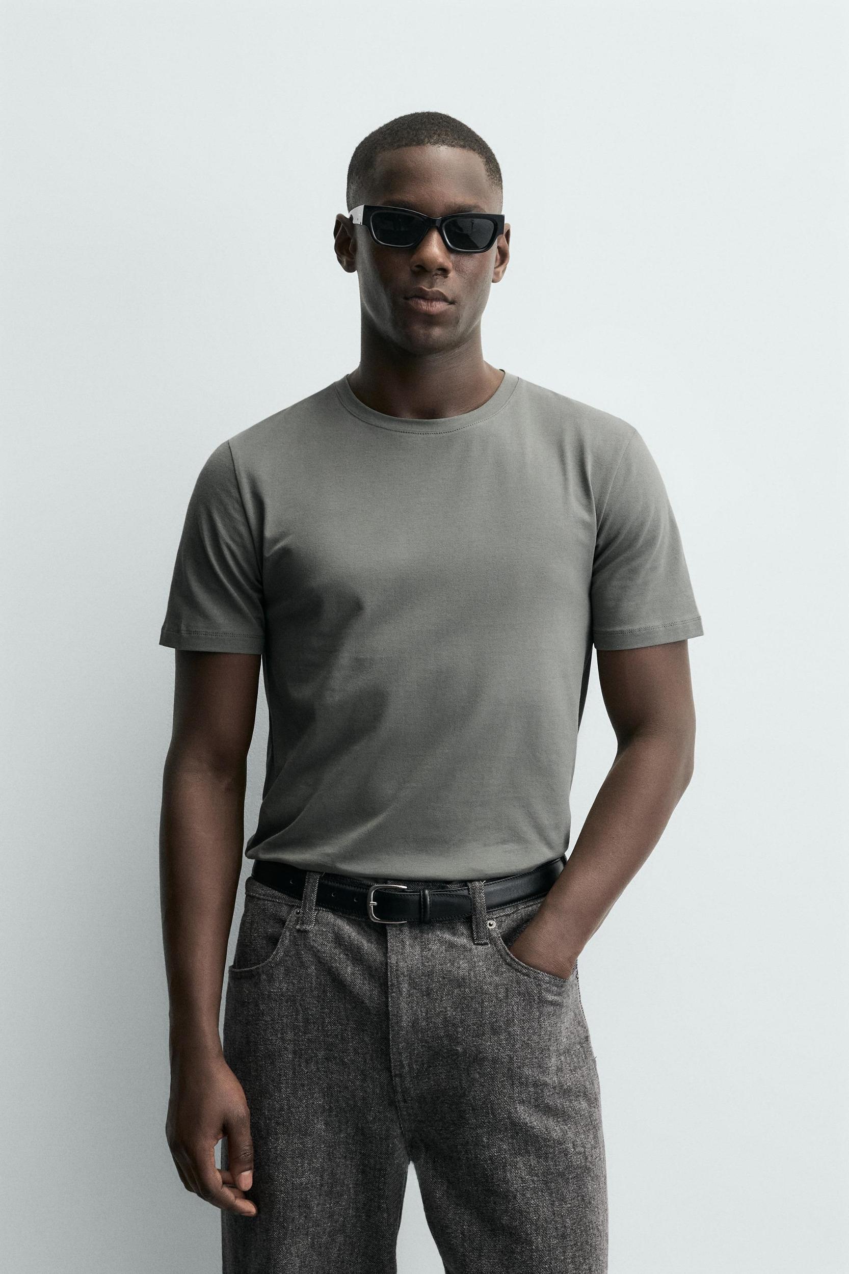 BASIC SLIM FIT T-SHIRT Product Image