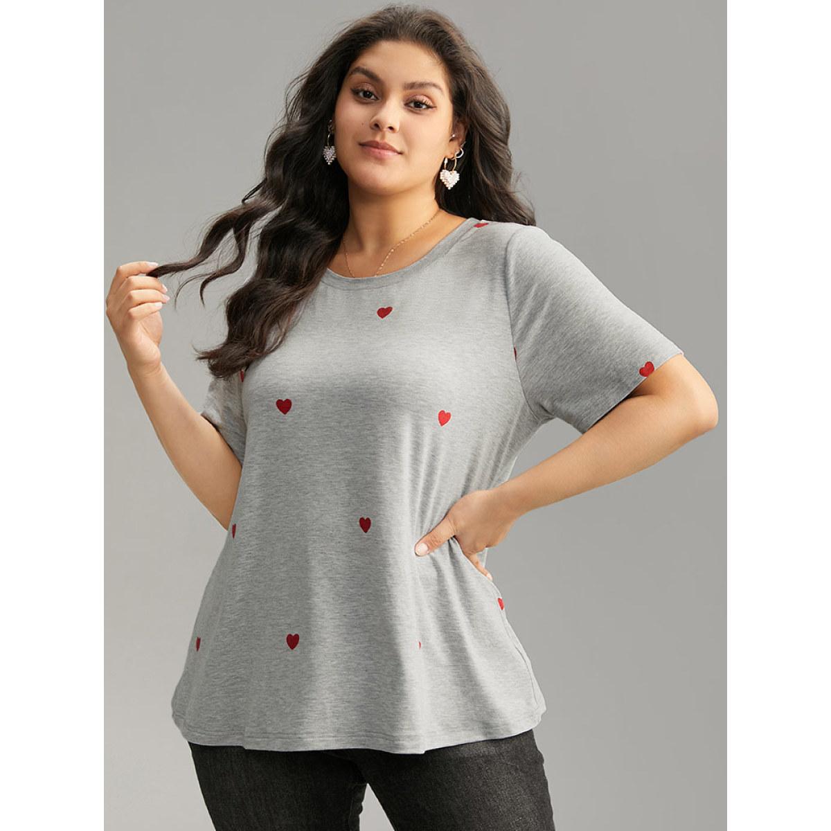 Plus Size Heart Print Crew Neck T-shirt Gray Women Casual Printed Heart Print Round Neck Dailywear T-shirts BloomChic 26/4X Product Image