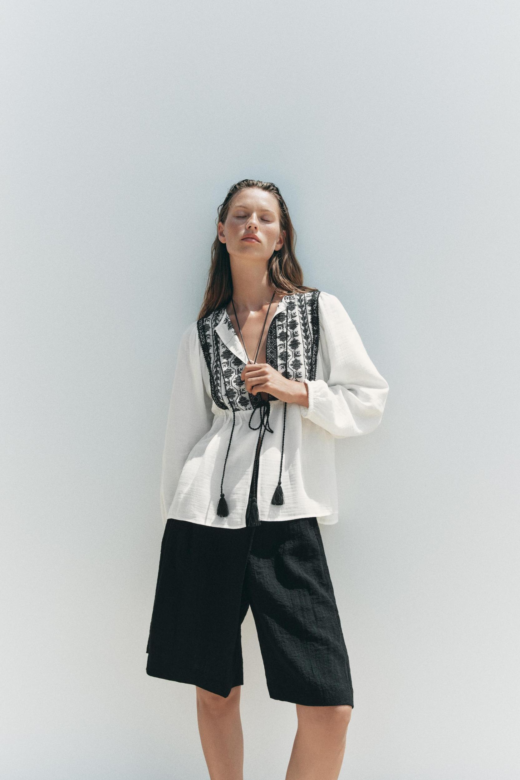 CONTRAST EMBROIDERY JACKET Product Image