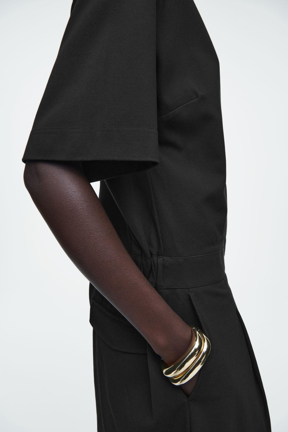 SHORT-SLEEVED JUMPSUIT Product Image