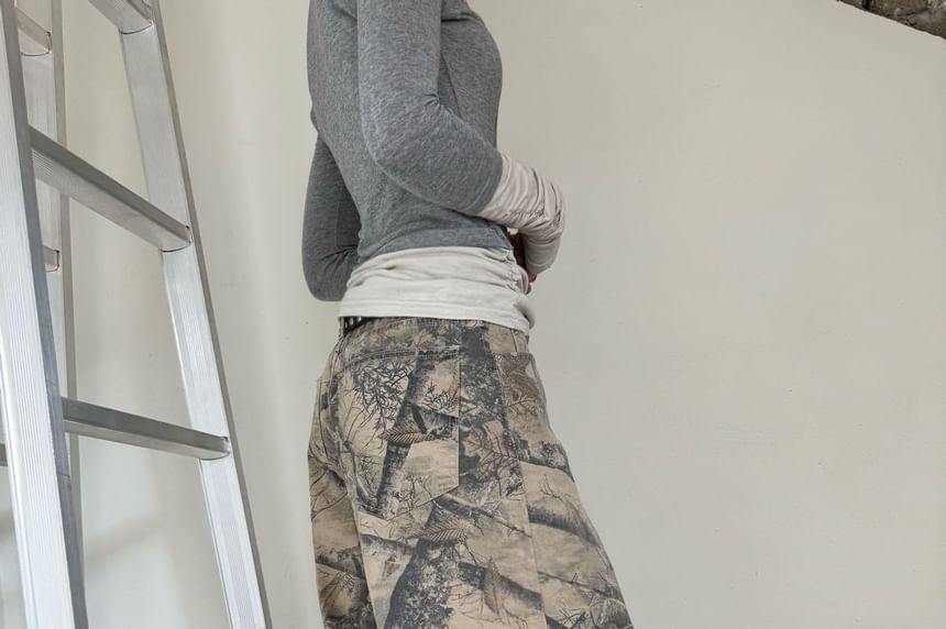Low-Waist Camo Print Balloon Jeans Product Image