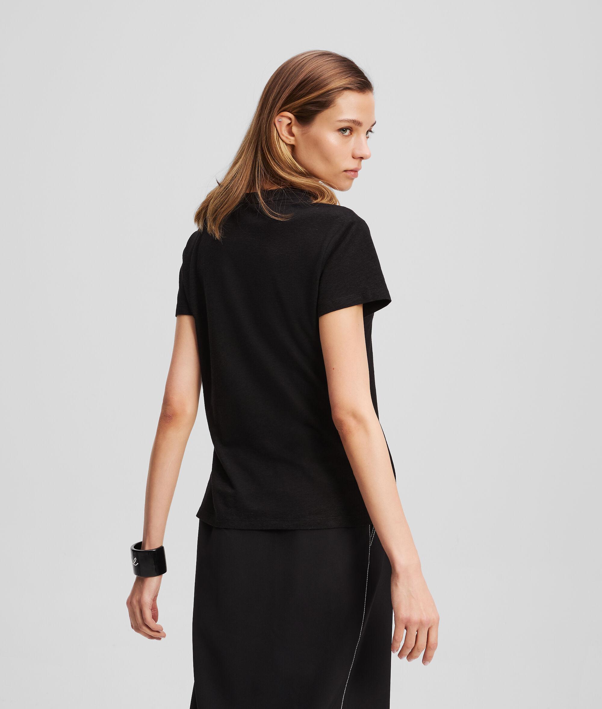 SIGNATURE V-NECK T-SHIRT Product Image